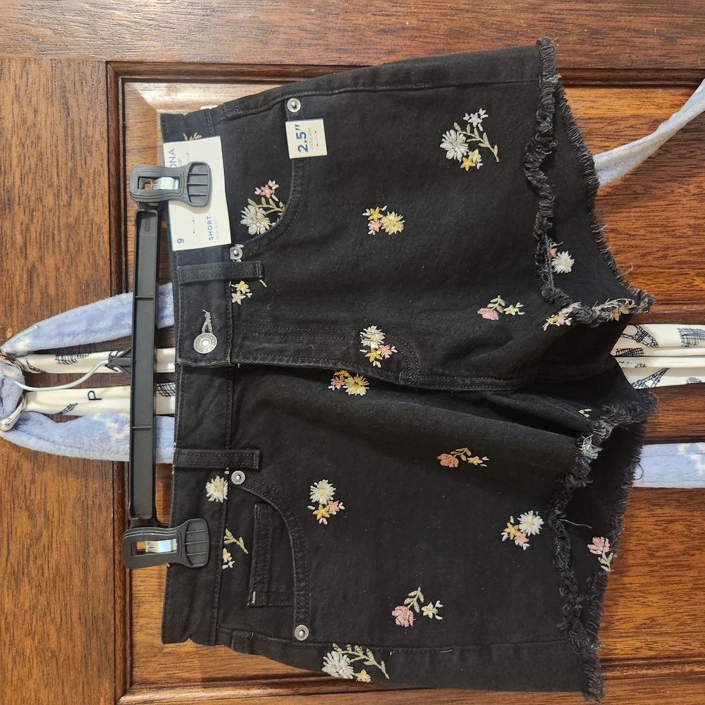 Arizona Jean Company Black and White Jean Shorts with Floral Design